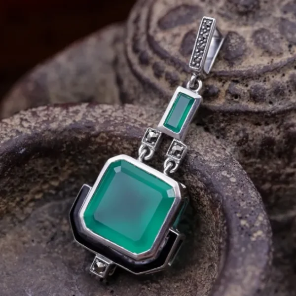 Colimaçon Pendentif D'exception-Pendentif d'exception en argent, marcassites, émail noir et pierre Agate verte