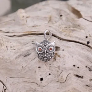 Colimaçon Pendentif D'exception-Pendentif d'exception en argent "hibou" avec grenat et marcassites