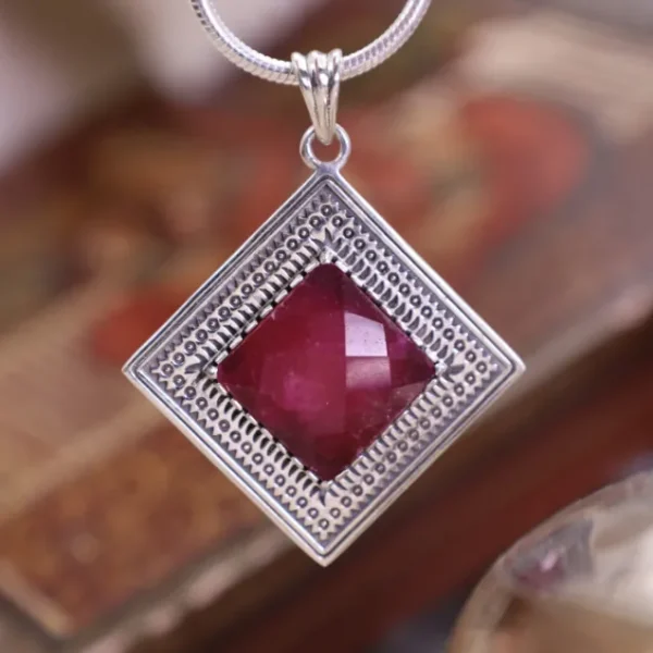 Colimaçon Pendentifs Avec Pierre-Pendentif en argent et racine de Rubis